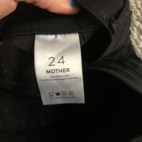 MOTHER Denim High Waisted Looker Ankle Fray jean in Guilty Flash - Picture 8 of 9